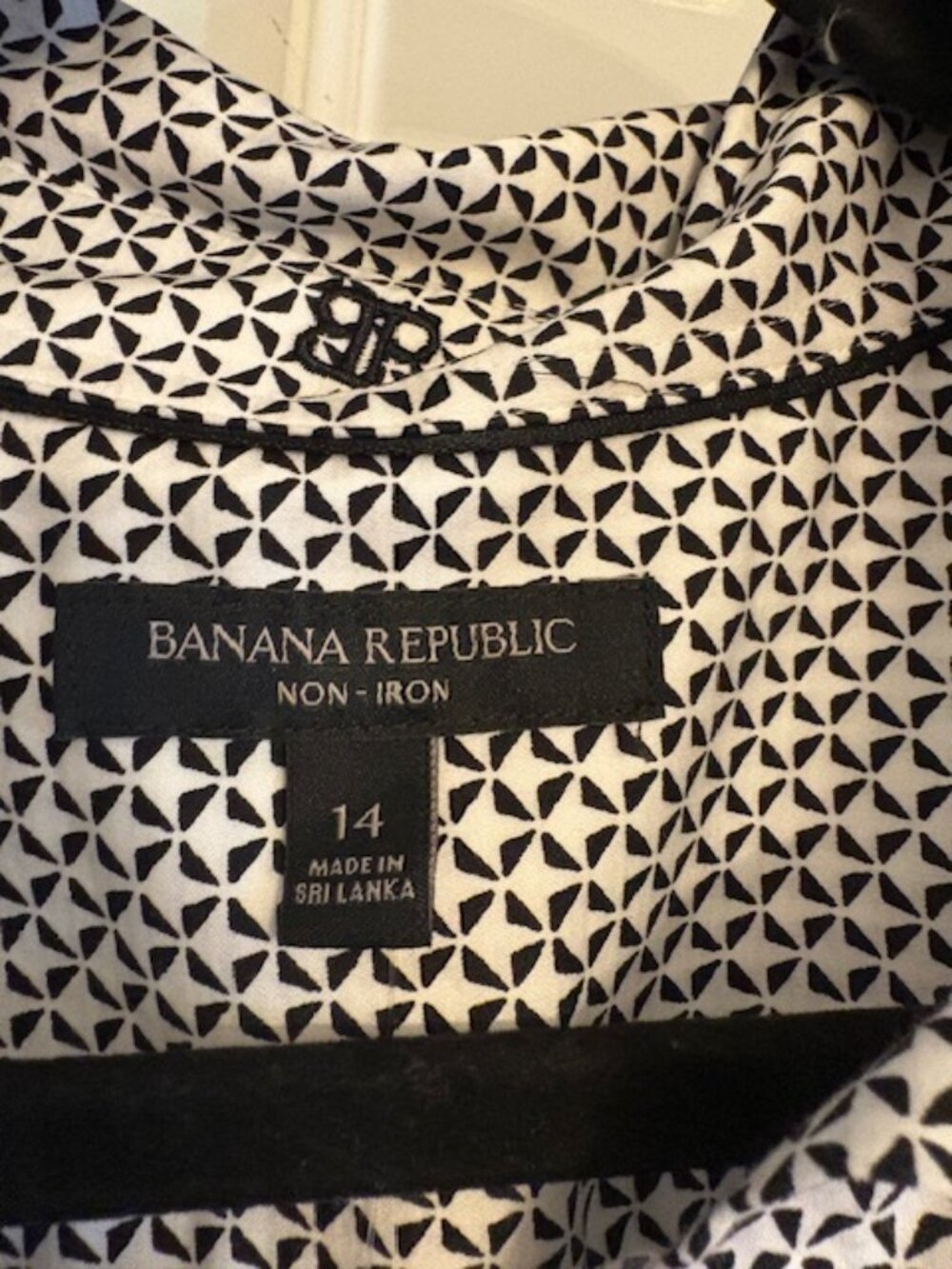 Banana Republic Black and White Geometric Print Sleeveless Blouse, Size 14 - Picture 3 of 7